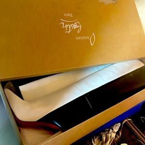 Christian Louis Vuitton my mom worn about three times she in hospice I need help